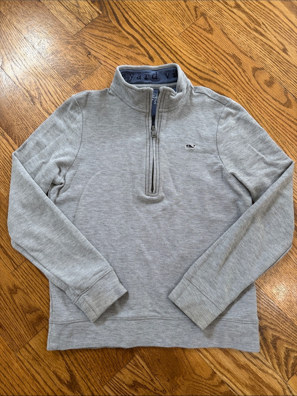 Boy’s Vineyard Vines Quarter Zip Pullover. Size Small 8-10. Like New Condition.